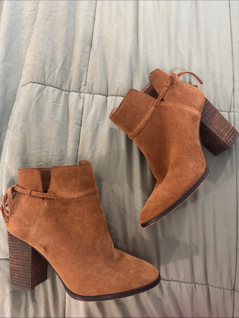 Gibson Latimer Suede Ankle Boots in Cognac